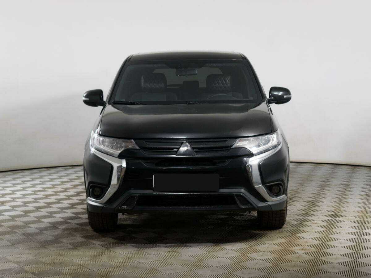 Mitsubishi Outlander, 2018 - фото №2