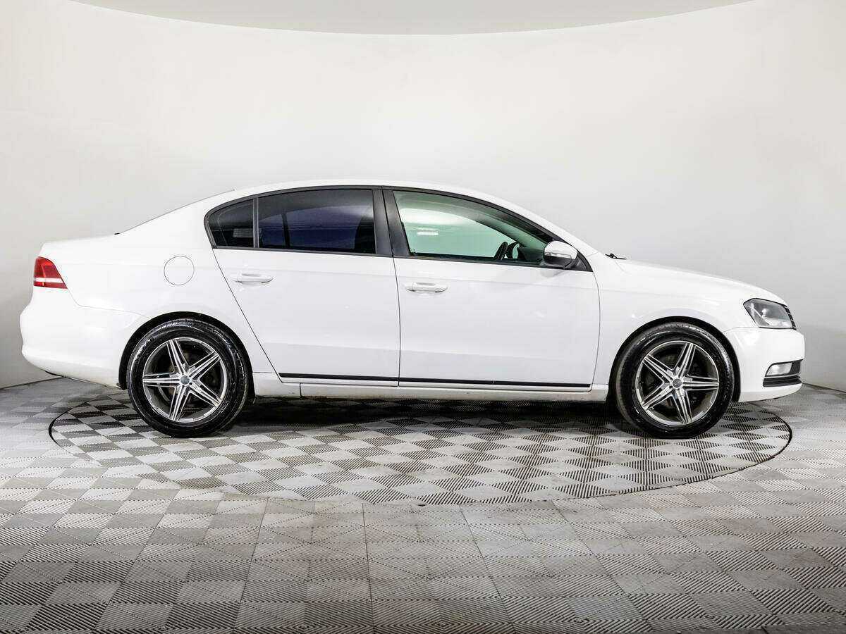 Volkswagen Passat, 2012 - фото №4