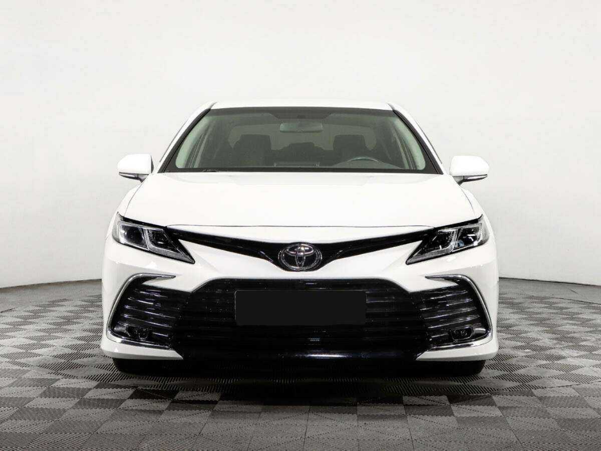 Toyota Camry, 2021 - фото №2