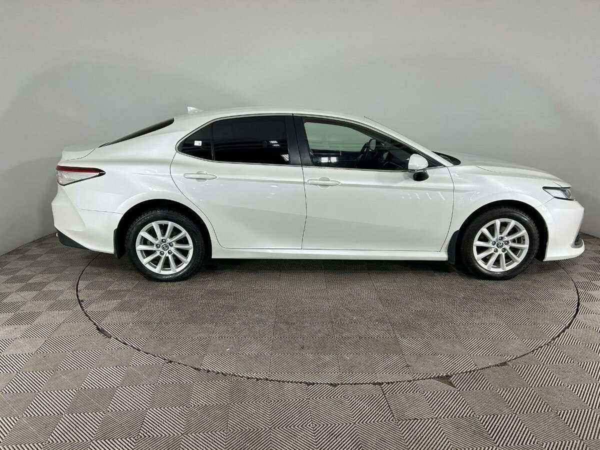 Toyota Camry, 2021 - фото №4