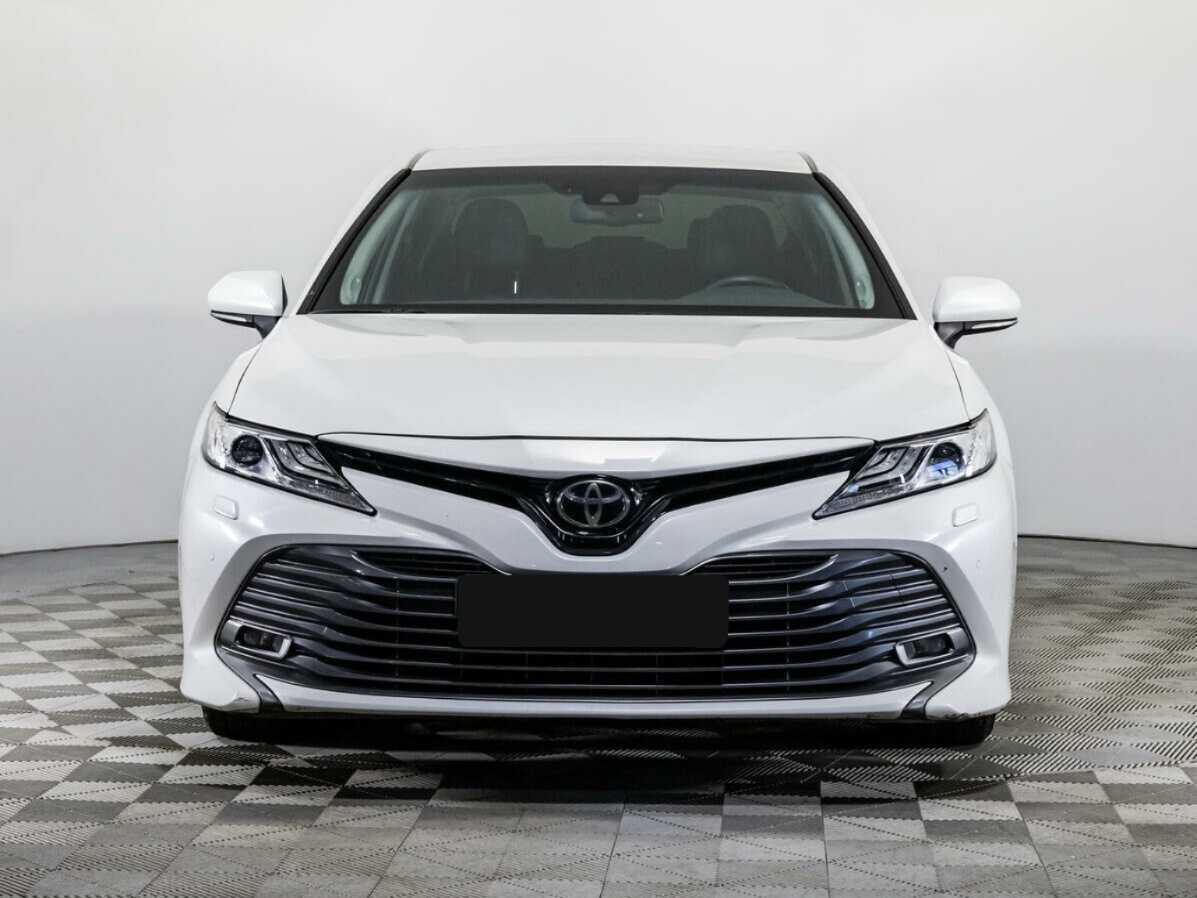 Toyota Camry, 2018 - фото №2