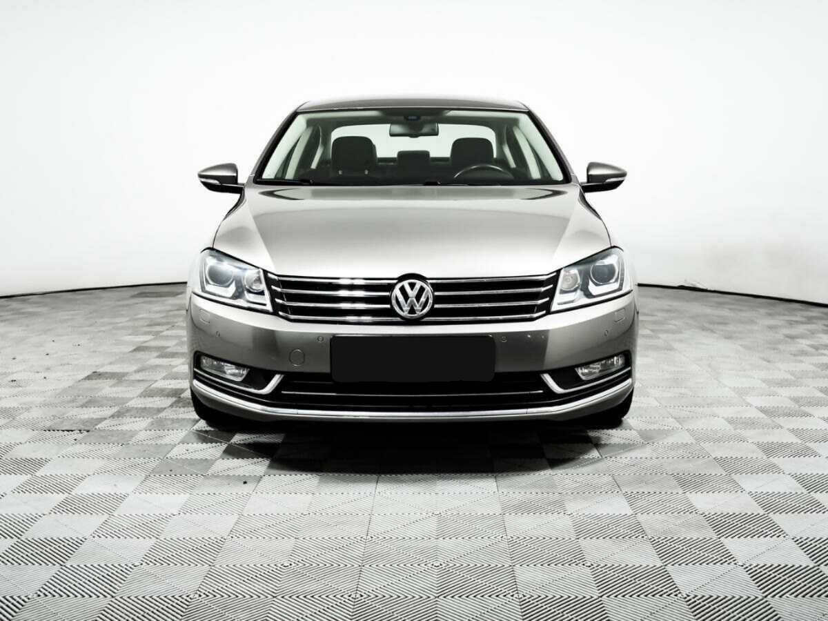 Volkswagen Passat, 2012 - фото №2