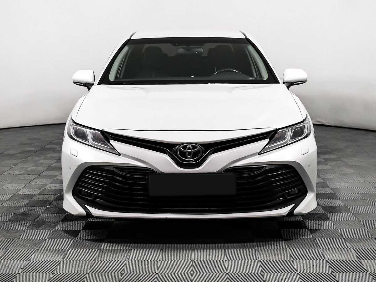 Toyota Camry, 2018 - фото №2