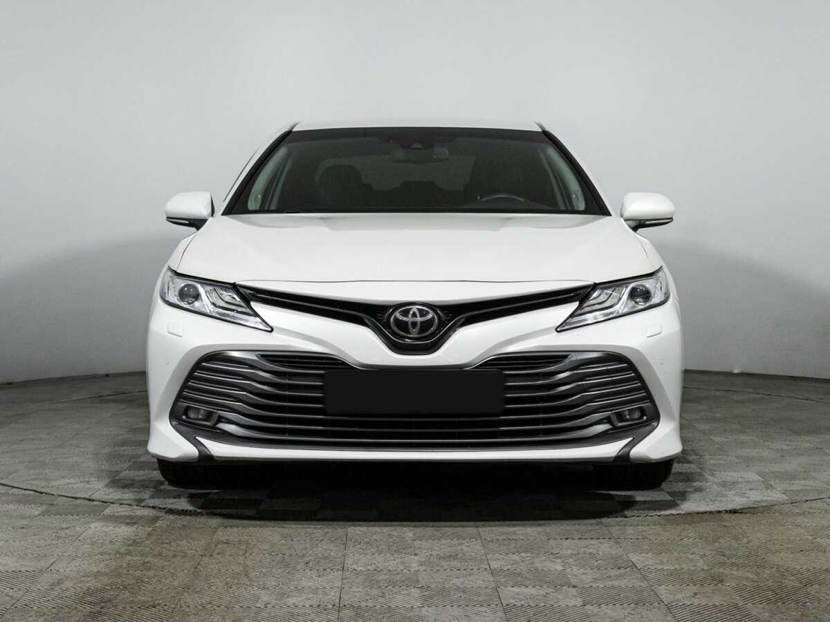 Toyota Camry, 2018 - фото №2