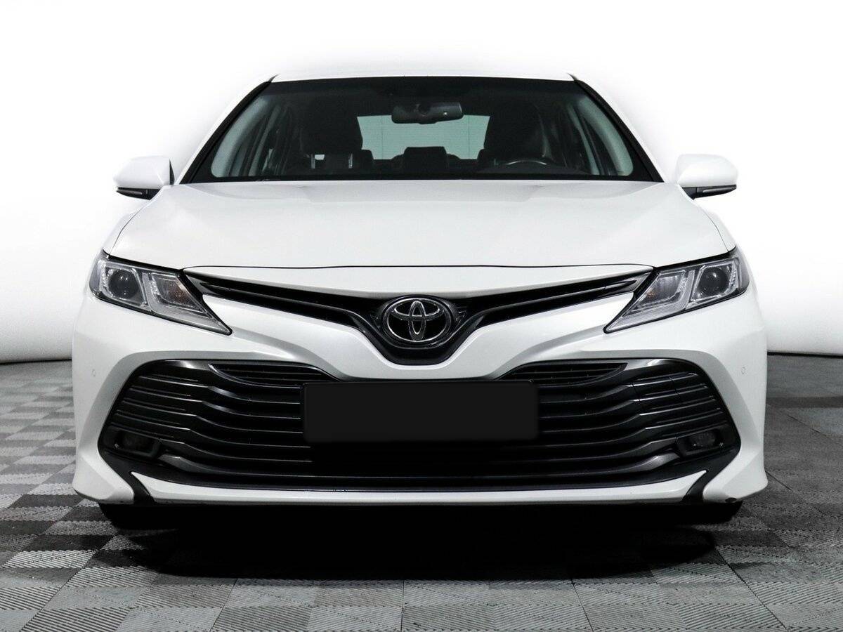 Toyota Camry, 2020 - фото №2