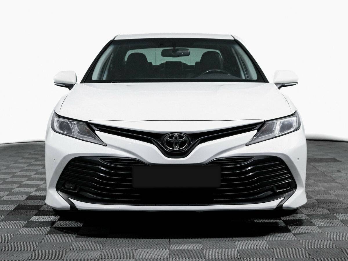 Toyota Camry, 2018 - фото №2
